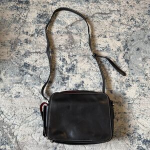Liz Claiborne Black Crossbody Red Interior Polyvinyl Handbag